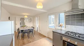 Crown road - Image 3
