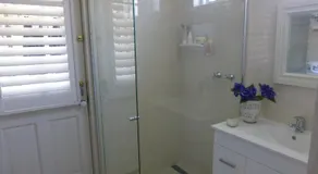 Lakeside Bed & Breakfast - Image 2