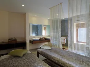 Luxury 1 BR Spa Suite #V410 - Image 5