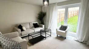 3-Bed House Sleeps 5 Free Parking - Image 2