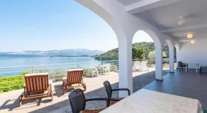 Spacious and Cozy Seafront Apartments - Image 5