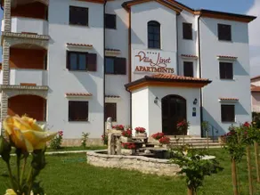Villa Linet Garden - Image 4
