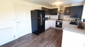 Garland Modern 4 Bedroom House with Garden & Parking - Image 5