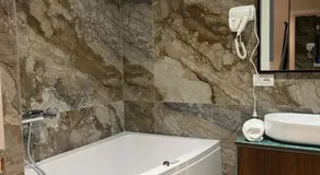 Domus Hotel & Apartments - Image 4