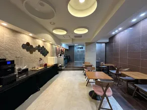 Hip Hotel - Image 2