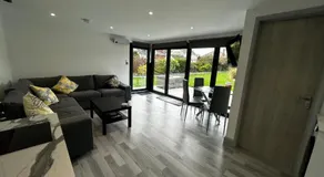 Whispering Waves Guest house, Brighton-8 mins, Guests 4, Beachfront, Free parking, WiFi, Kitchen and AC - Image 4