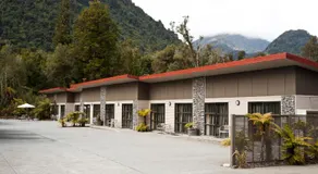 58 On Cron Motel - Image 5