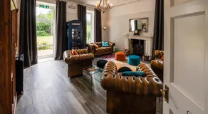 Cosy Wolf Bed & Breakfast - Image 3