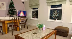 The Lily•Central Beeston•Private Apartment•SmartTV•Free Wi-Fi•Tram• - Image 4