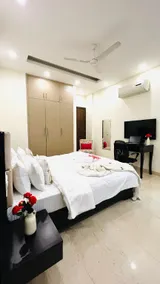 BluO 2BHK @ DLF CyberCity - Balcony, Lift, Parking - Image 5