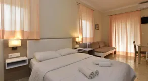 Flisvos Rooms - Image 2