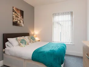 Town House @ Minshull New Road - Image 2