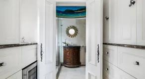 Tuscan Villa Little Manly, Beach front Apartment  - Image 4