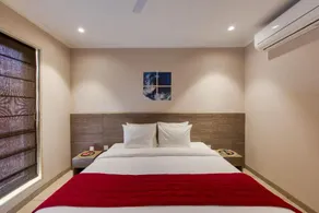 ROSASTAYS Gurugram Golf Course - Image 2