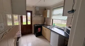 Cosy 4 Bedroom Birmingham - Image 4