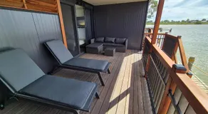 Lake Wellington Luxury Retreat - Image 5