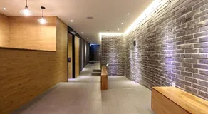 Hotel 8 Hours - Image 2