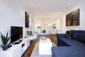Luxury 2-Bed Flat parking near Tube and Emirates - Image 2
