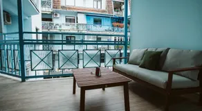 Vively Lux Apartment - Central & Spacious with Balcony and free WiFi - Image 2