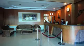 Tyng Garden Hotel - Image 5