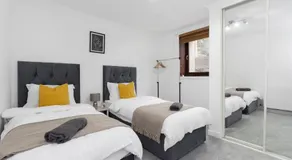 Free Parking - Sleeps 6 - Central - New Interior - Image 2