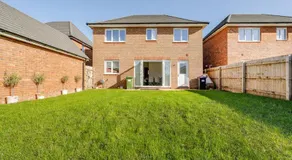 Telford - Priorslee, Spacious Double Room on a Newly built House, Free Parking, Free Wifi, Shared House & Shared Washroom - Image 5