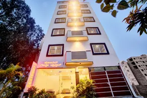 Gateway Transit Hotel - Image 4