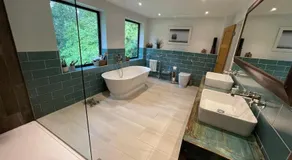 Lovely large modern home in private wooded estate - Image 2