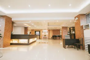 Panorama Summit Hotel - Image 2