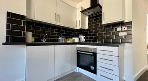 Oxford Street Apartments - Image 4