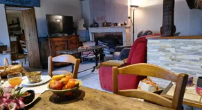 Chambre cosy avec coin salon et petit-déjeuner inclus - FR-1-591-687 - Image 3