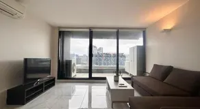 Melbourne City Abode - 15th floor skyline views, Heated indoor pool, 1 Bedroom, 1 Sofa-bed living room, Balcony, Kitchen, Bath, Sauna & Gym - 60 sqm of suite like space - Image 2