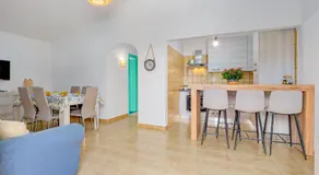 Appartement 'Casa Vacanze Cannigione' avec terrasse privée, Wi-Fi et climatisation - Image 5