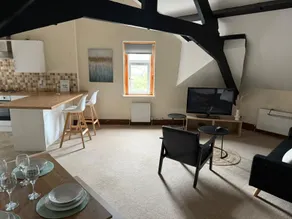 Cozy 2 Bed Flat in Town Centre - Image 4