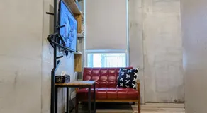 40Inn Backpackers Warehouse - Image 2