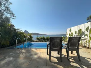 Lakefront Loft 2 with Private Pool by Tranquil Stays - Image 3