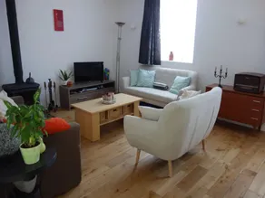 Charming Home with Garden - Image 2