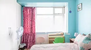 House 220 - Image 2