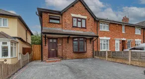 Walsall - 4 Bedroom House, Wi-Fi, Garden , Sleeps 8 - JRR Stays - Image 3