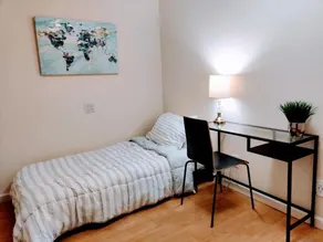 Aurum - Business Friendly Home - Image 1