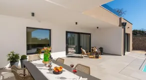 Villa in minj with swimming pool - Image 4