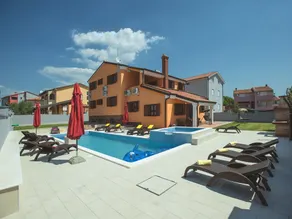 Villa in Pula with sea beach - Image 4