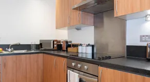 Arcadian Apartment - Single Beds - Balcony - Secure Parking 37A - Image 5