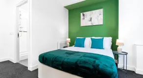 LUXURY SEA BLUE-Birmingham central apartment - Image 5