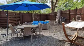 The parrot hotel, live in a rescue animal park - Image 5