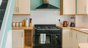 House - Sleeps 8 - Garden - Pet Friendly - Parking - Image 2