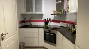 Spacious apartment in Charleroi 100 m² with parking 5 ppl - Image 3