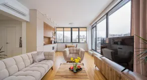1-bedroom penthouse with underground parking - Image 2