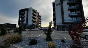 District Deluxe - Image 5