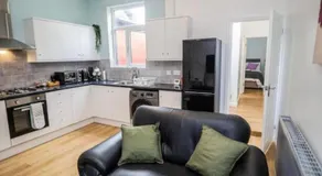 Family-Friendly Two-Bedroom Apartment near Manchester City Stadium - Image 4
